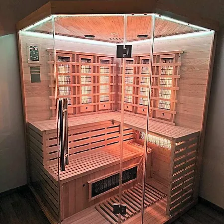 Luxurioese Am Flussufer Mit Infrarotsauna Hotel 4*